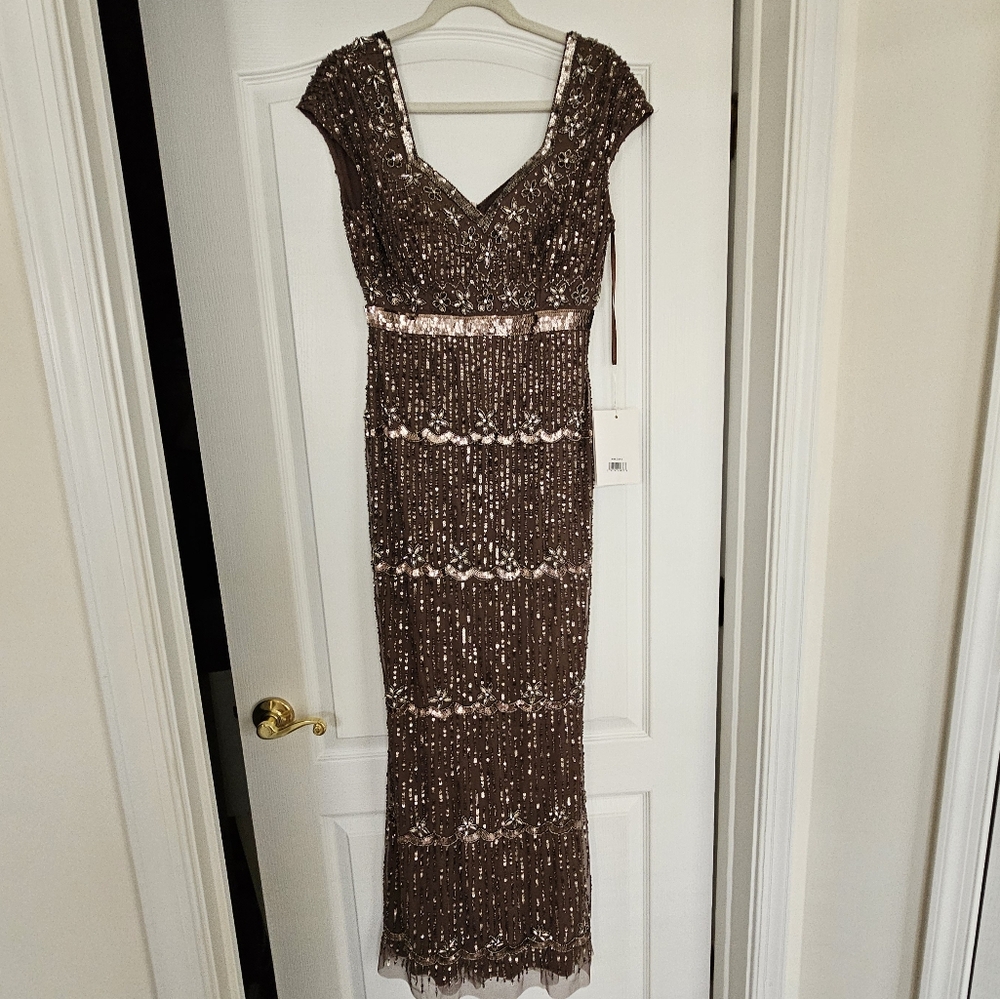 NWT Mac Duggal Cap Sleeve Sweetheart Neckline Elegant Beaded Sequin Gown 6